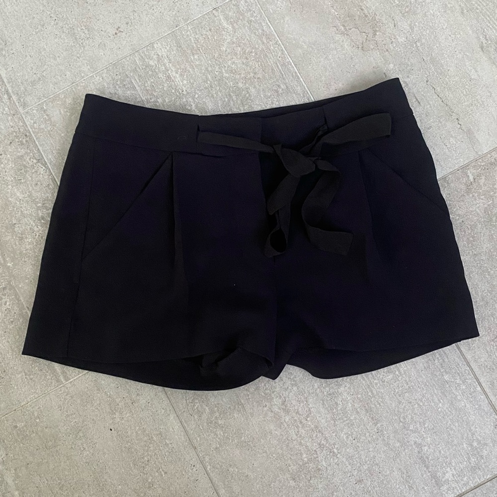 Wilfred shorts size 0